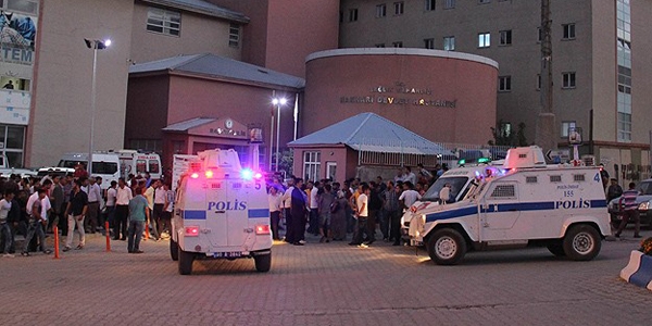 Valilik: 2 polis, 1 mahkum hayatını kaybetti
