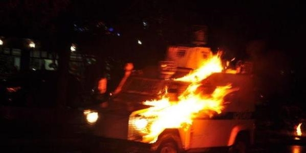 Siirt'te polis araçlarına molotoflu saldırı
