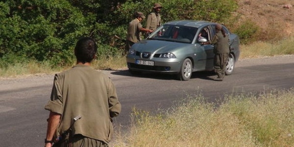 Yol kapatan PKK'llarla atma kt: 1 l
