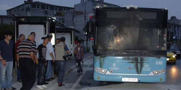 Beyoğlu'nda yolcu otobüsüne molotoflu saldırı