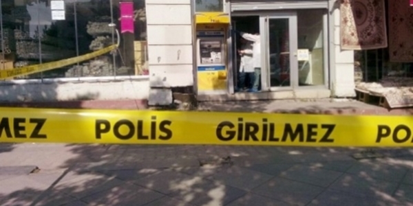 PTT görevlisi işyerinde bacağından bıçaklandı