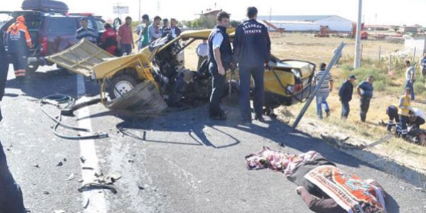 Gaziantep'te trafik kazas: 3 l, 6 yaral
