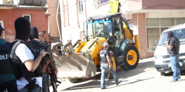 ��rnak'ta ter�ristlerin kazd��� hendekler kapat�l�yor