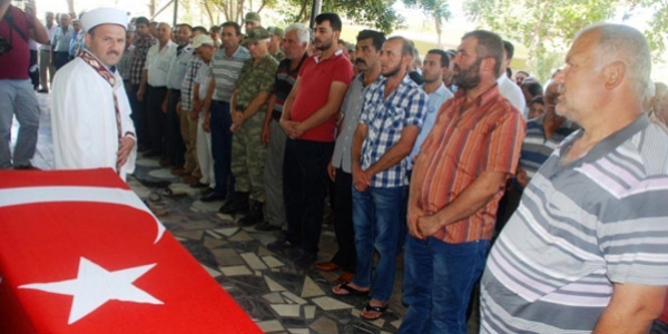 İntihar ettiği iddia edilen uzman çavuş toprağa verildi