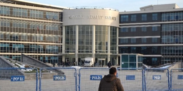 Kayseri'de mahkemeye sevk edilen 3 kii serbest
