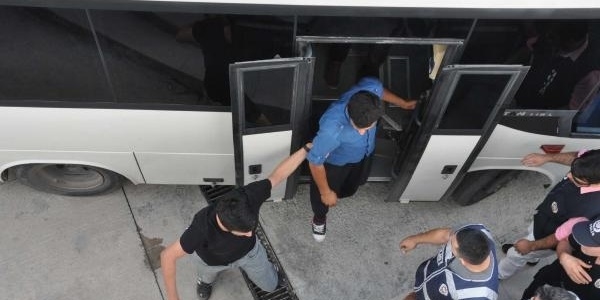 Terör operasyonunda 10 tutuklama