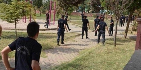 Parka bomba yerleştirmeye çalışan şahsılar tutuklandı