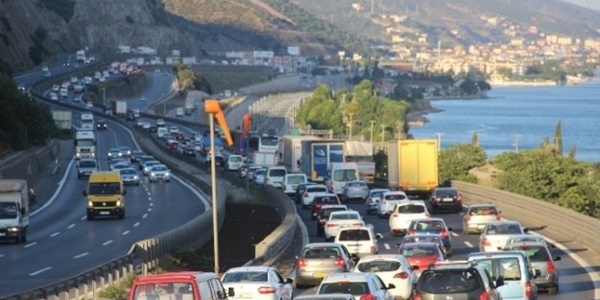 TEM'de ara� yo�unlu�u devam ediyor