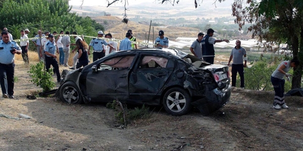 Elazığ'da feci kaza: 3 ölü, 2 yaralı