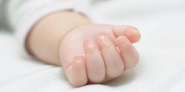 Kaynar su dolu kazana düşen bebek öldü