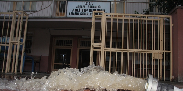 Adana Adli Tıp Kurumu morgu sular altında kaldı