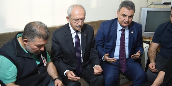 Kılıçdaroğlu, Şehit Ünsal'ın ailesine taziyede bulundu
