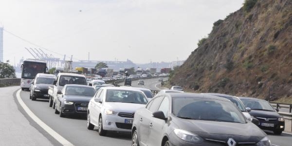 TEM'de bayram trafiği yoğunluğu
