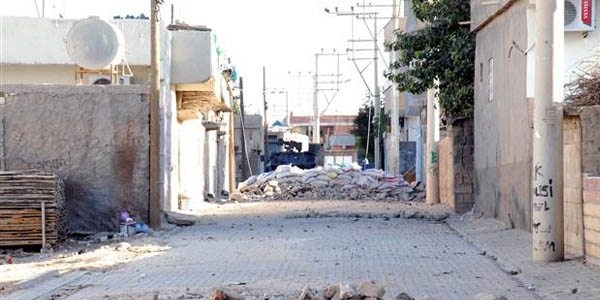 Terör örgütü yandaşlarına tepki gösterdi, evi tarandı