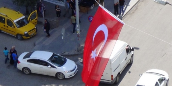 İstanbul'da 'Türk bayrağına saygısızlık' iddiası