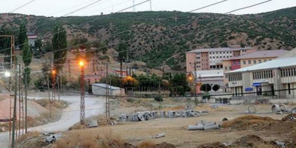 Hizan'da Jandarma Komutanlığı ile Emniyet Amirliğine saldırı