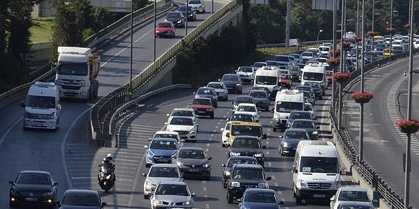 �stanbul trafi�ine her g�n bin yeni ara� kat�l�yor