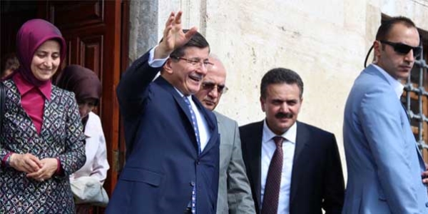 Başbakan Davutoğlu baba ocağında