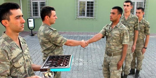 Sınır karakolunda bayram sevinci