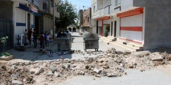 Silvan'da hendek kazan terristler polise saldrd