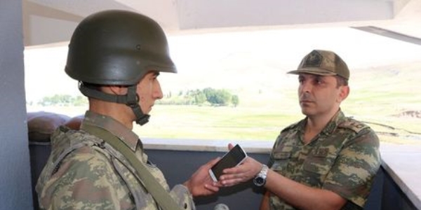 Nöbetteki askeri duygulandıran görüşme