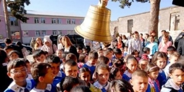 Okullar pazartesi günü açılıyor