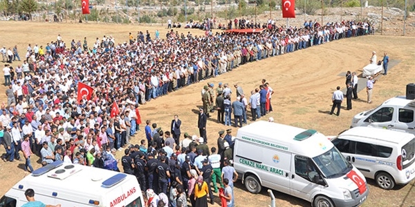 Şehit Uzman Çavuş gözyaşları arasında toprağa verildi