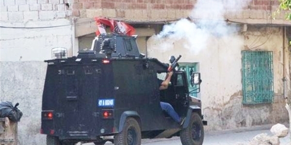Diyarbakır'da hendek kazan PKK'lılara operasyon