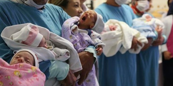 Ayn hastanede bir gn arayla 4 aile z bebek sahibi oldu