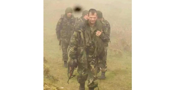 Şehit binbaşı askere siper olmuş