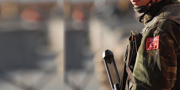 rnak'ta askere saldr: 2 asker yaral