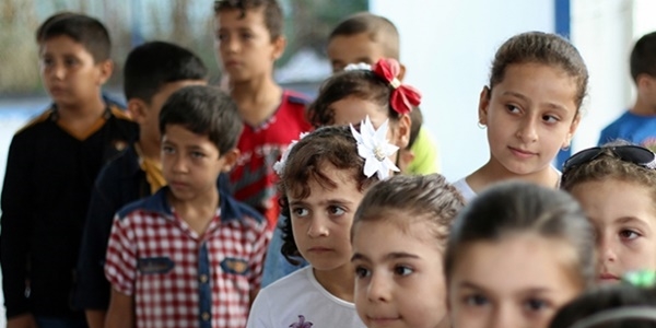 230 bin Suriyeli renci ders ba yapt