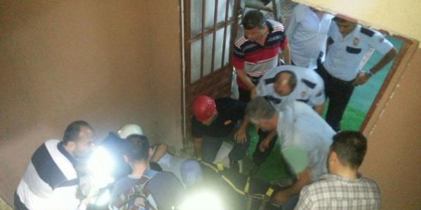 pheliyi kovalayan polis merdiven boluuna derek yaraland