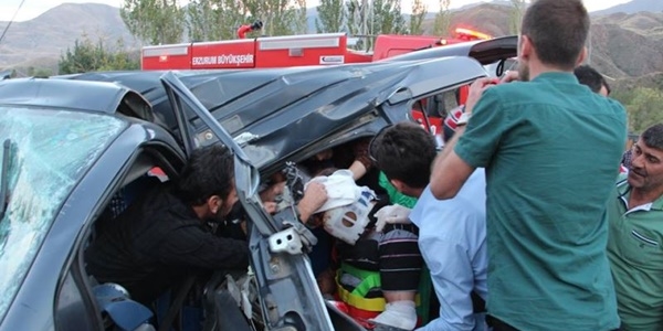 Ambulansın peşinden ölüme gittiler