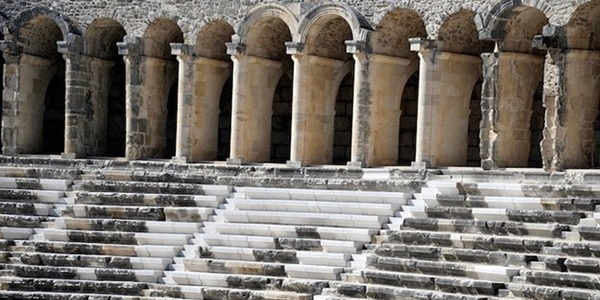 Topçu'dan 'Aspendos'ta mutfak mermeri' açıklaması