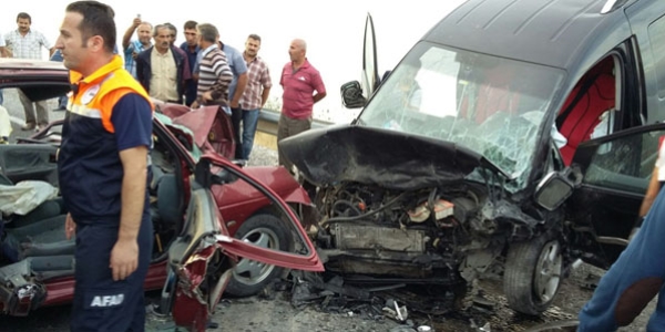 Van'da trafik kazası: 2 ölü, 3 yaralı