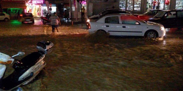 Tokat'ta sağanak yağış sele neden oldu