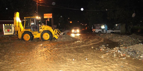 'Sakarya'da selden etkilenen 37 kişi kurtarıldı'