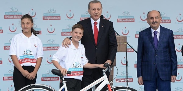 Erdoan'dan bisiklet yollar konusunda belediyelere eletiri