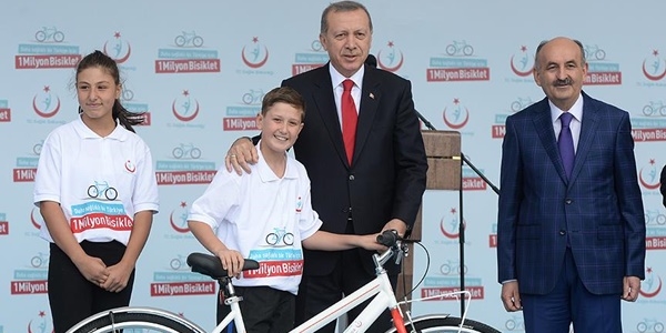 Erdoğan'dan bisiklet yolları konusunda belediyelere eleştiri