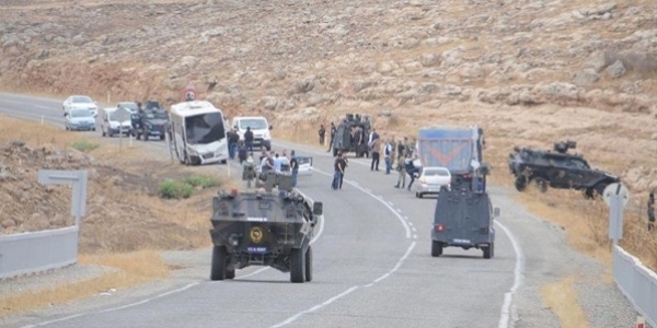 Van'da yola d��enen patlay�c�, g�venlik g��lerince imha edildi