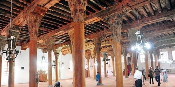 40 direkli çivisiz cami görenleri hayran bırakıyor