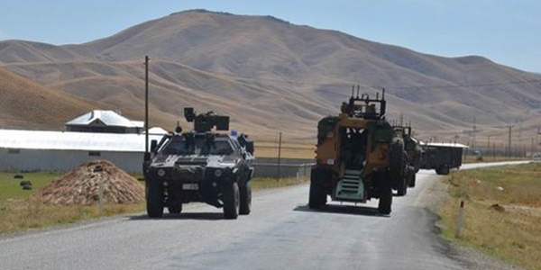 Eş zamanlı saldıran PKK'lılar öldürüldü