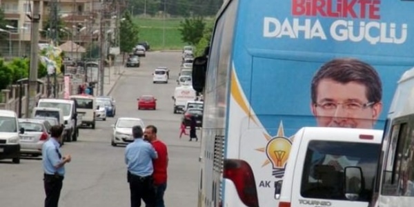 Bingöl'de AK Parti seçim otobüsüne saldırı