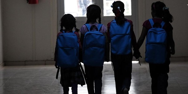 Okul �a��ndaki �ocuklar�n y�zde 70'i bel a�r�s� �ekiyor