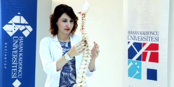 Bel ve boyun ağrılarının nedeni yanlış duruş