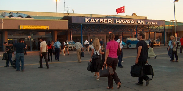 İstanbul-Nevşehir uçağı Kayseri'ye indi