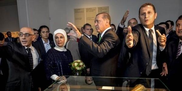 Cumhurbakan Erdoan'n korumalar ile yumruklatlar