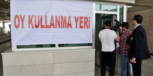 Sınır kapılarına seçim sandıkları konuldu