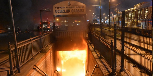Topkapı Alt Geçidi Ucuzluk Çarşısı'nda yangın